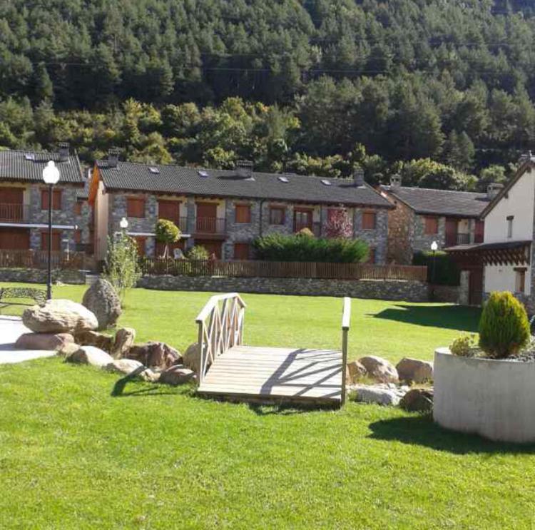 Pico Almanzor Villa Villanua Exterior photo